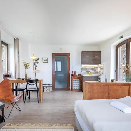 5 House Winery - Perfect Chill Somlószőlős