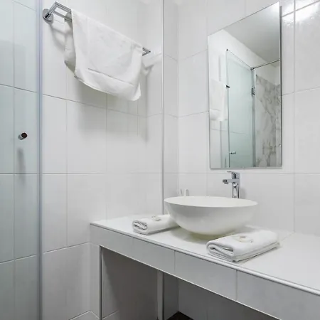 5 House Winery - Perfect Chill