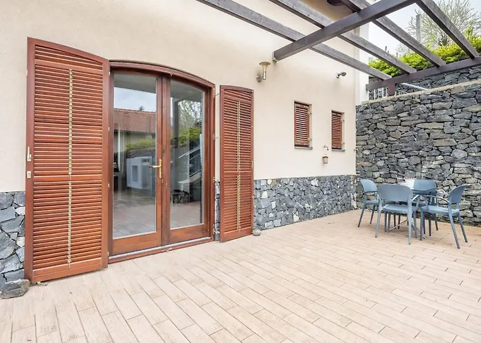 5 House Winery - Perfect Chill *