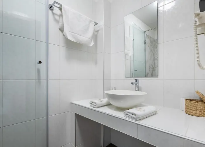 5 House Winery - Perfect Chill