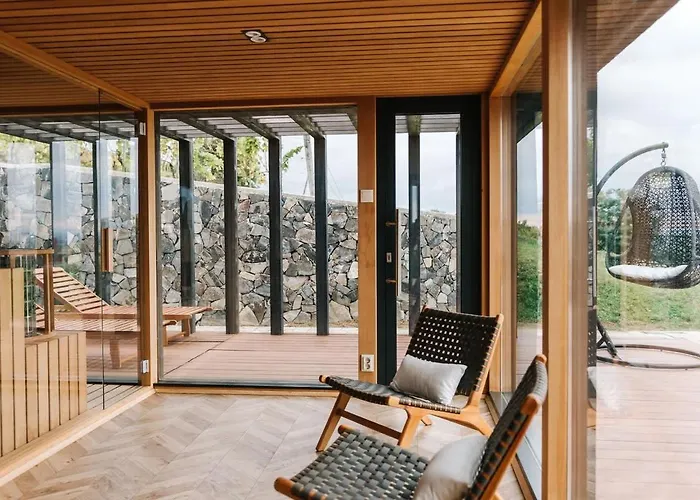 5 House Winery - Perfect Chill